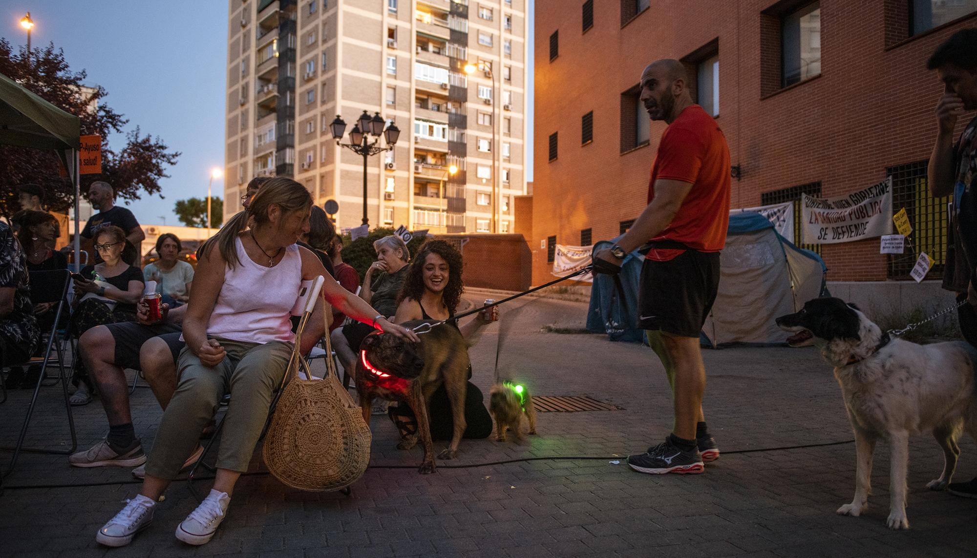 Acampada en el Centro de Salud Los ángeles en Villaverde - 5